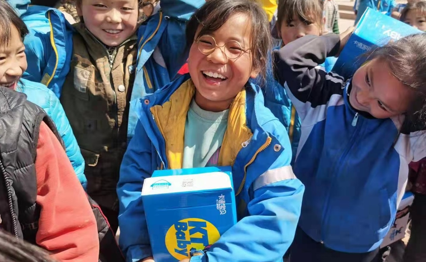 人人安康公益助學(xué)大涼山暖心之旅